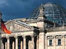 Das Gelände vor dem Reichstag war in Rauch gehüllt.