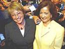 Michelle Bachelet (l) will noch härter kämpfen.