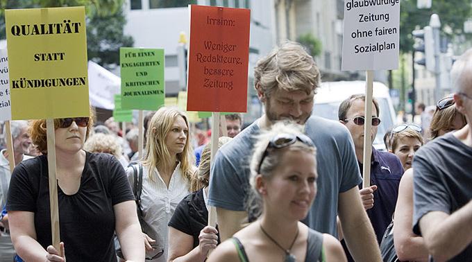 Mitarbeiter des «Tages-Anzeigers» protestierten nach den Entlassungen (Archivbild).