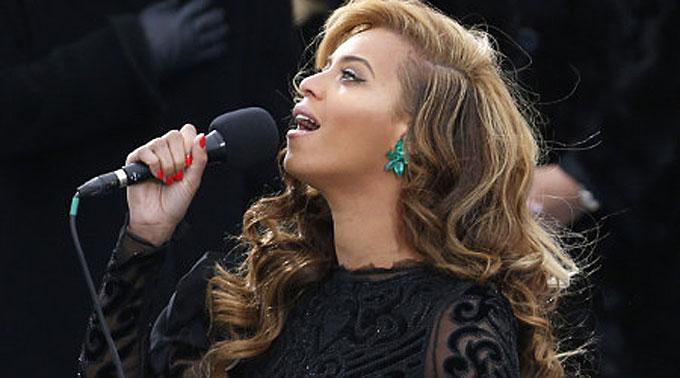 Beyoncé Knowles (31) schillerte bei der zweiten Amtseinführung von Barack Obama (31) und präsentierte die Nationalhymne.