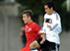 Beim U20-Länderspiel: Ilkay Gündogan attackiert den Schweizer Amir Abrashi.