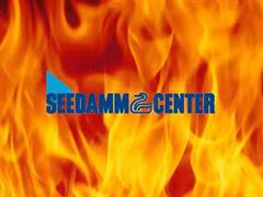 Das Lager des Seedammcenters stand in Flammen.